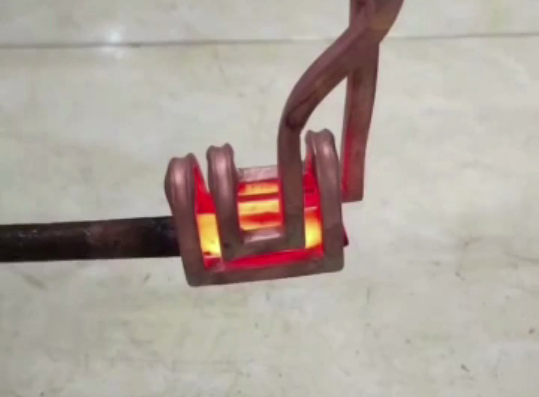 還在為金屬加熱發(fā)愁？高頻U型線圈裝置讓你大開眼界！