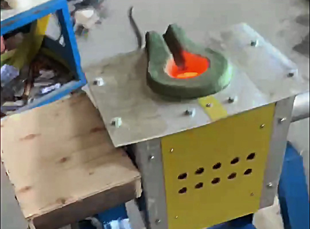 熔金熔銅熔鋁都不在話下！這款中頻熔煉爐高效可靠，廠家直供！