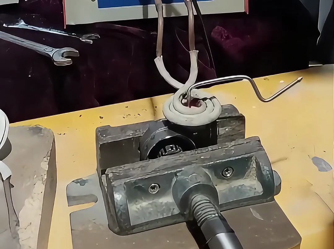 驚呆了！自動高頻感應(yīng)加熱設(shè)備竟能這樣焊接不銹鋼管