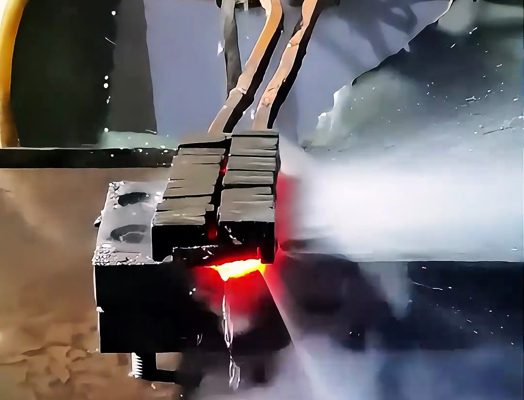 壓板淬火要穩(wěn)準(zhǔn)高效？臥式淬火機(jī)床來(lái)搞定