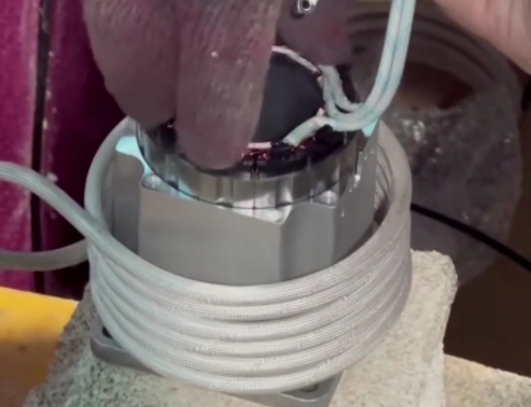 電機(jī)鋁殼熱套制作全過程，海拓高頻加熱機(jī)讓你省時(shí)又省力